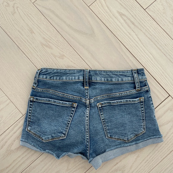 Sunday best shorts, 3”, size 26, in great condition, bought in Aritzia - Picture 2 of 3